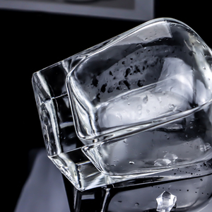 Bouteille en verre vide <span class=keywords><strong>de</strong></span> 680 ml au design moderne et élégant <span class=keywords><strong>avec</strong></span> tête <span class=keywords><strong>de</strong></span> <span class=keywords><strong>cerf</strong></span> en métal pour parfum, vin, vodka, spiritueux, brandy, tequila - Product Image 5