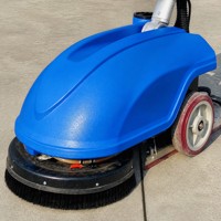 Nettoyeur de sol compact et léger avec une pression de brosse de 25 kg et une aspiration puissante pour le nettoyage des restaurants