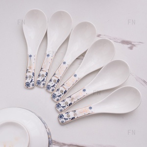 Ensemble de bol et cuillère en céramique de luxe de 4,5 pouces - Product Image 3