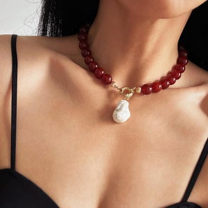 Collana Statement da Donna alla Moda con Perle di Corniola Rossa di Grado A da 12mm e Grande Perla Barocca - Product Image 2