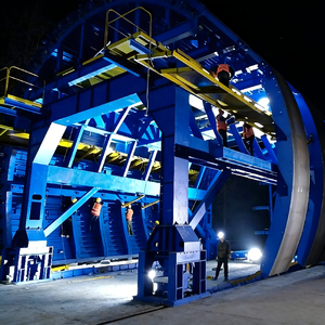 Chariot <span class=keywords><strong>de</strong></span> coulage automatique moderne à double voie pour voies ferrées à grande vitesse avec coffrage <span class=keywords><strong>en</strong></span> acier à béton <span class=keywords><strong>en</strong></span> acier Q235 haute résistance - Product Image 3