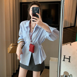 Blusa de Mujer a Rayas Azules Estilo Francés 2026, Diseño Personalizado, Cintura Ajustada, Botones al Frente, OEM/ODM por Fábrica de Ropa China - Product Image 1