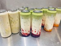 Boîtes de boissons jetables écologiques personnalisées en PET de 200 ml à 500 ml pour jus, thé, soda avec couvercle facile à ouvrir en aluminium