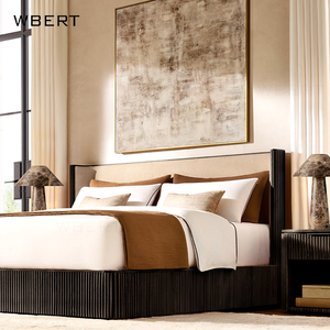 Set Camera da Letto Stile Nord Americano WBERT Rh Furniture, Letto in Legno di Quercia con Testiera Imbottita, Misure King e Queen - Product Image 5