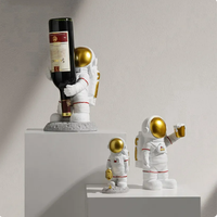 Résine Astronaute Figurine Moderne Cosmonaute Statue Décoration de La Maison Salon Ornements Lune Sculpture Pour Garçon Gril Cadeaux