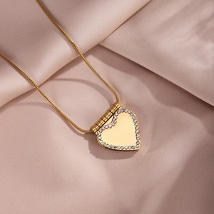 Collier pour maman en acier inoxydable, étanche et inaltérable, avec pendentif cœur tendance en bambou, ouvrable en forme de <span class=keywords><strong>livre</strong></span>, gravure personnalisée, Fête des Mères - Product Image 5