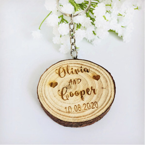 Portachiavi in Legno Personalizzato con Nomi degli <span class=keywords><strong>Sposi</strong></span>, <span class=keywords><strong>Accessori</strong></span> e Decorazioni per Matrimonio - Product Image 2