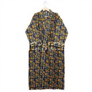 Kimono Japonés Hecho a Mano, Elegante, Diseño Floral Especial para Mujer, Cuello en V, Manga Tres Cuartos, Cómodo, 100% Algodón Puro - Product Image 1
