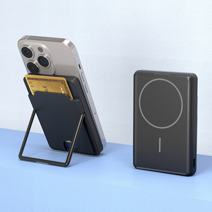 พาวเวอร์แบงค์แม่เหล็กแบบมีช่องใส่บัตรพร้อมโลโก้สั่งทำได้ ความจุ 5000mAh รองรับ Apple Find My Tracker ชาร์จไร้สาย 15W ขายส่ง - Product Image 6