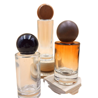 Flacon de parfum en verre borosilicate de 100 ml avec bâtonnets diffuseurs, bouchon à vis, couvercle hermétique et surface décorable