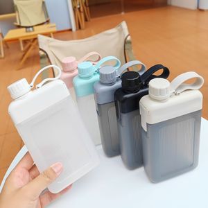 Bouteille d'eau plate de luxe A5 2026, vente en gros, avec logo personnalisé, bouteille en papier format carnet, flacon fin avec poignée, mug transparent portable - Product Image 4