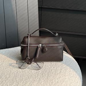 Borsa a Tracolla <span class=keywords><strong>in</strong></span> Pelle da <span class=keywords><strong>Donna</strong></span>, Borsa Messenger <span class=keywords><strong>in</strong></span> Pelle di Qualità Superiore, Piccola Borsa a Spalla Artigianale per Esportazione - Product Image 1