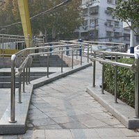 Garde-corps personnalisable en acier inoxydable et verre trempé avec colonne à fente pour carte, pour escaliers et aménagements de centres commerciaux