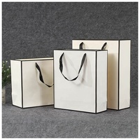 Sacs en papier recyclables pour chiffons emballage cadeau sac fashion shopping avec poignée