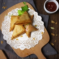 Hamburguesas de Camarón Empanizadas Pre-fritas Congeladas, Listas para Cocinar, Snack Comercial de Mariscos