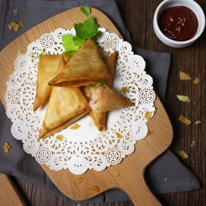 Pâtés de crevettes panés semi-faits et pré-frits, surgelés, prêts à cuisiner, pour la restauration commerciale, en provenance de fruits de mer - Product Image 3