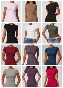 Nouvelle Collection : Vêtements de Sport Confortables Effet Seconde Peau, Respirants et Légers en Tissu Recyclé, Coupe Ajustée Manches Courtes pour Femme - Product Image 3