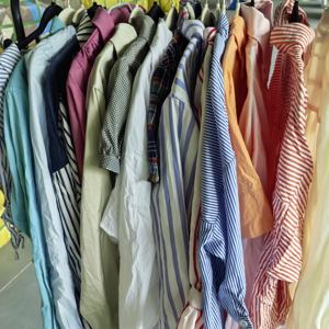 SH07 Abbigliamento Usato di Buona Qualità, Vestiti Misti per Uomo e Donna, Vendita all'Ingrosso di Gonne, Abiti, Pantaloni, Magliette, Pantaloncini, Jeans Usati - Product Image 4