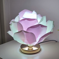 Lampe de table en métal de style européen et américain, créative, à grande fleur de rose, éclairage d'ambiance en forme de lotus, décoration onirique et Instagram-worthy