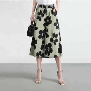 Pantalon court d'été pour femmes Pantalon court à taille élastique pour mères Pantalon mince à jambes larges Culottes à taille haute - Product Image 6