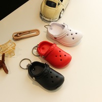 Porte-clés en plastique 3D en forme de pantoufle, mini pantoufles porte-clés pour breloques Croc, cadeau pour filles et garçons, porte-clés en forme de pantoufles simulées, pendentifs