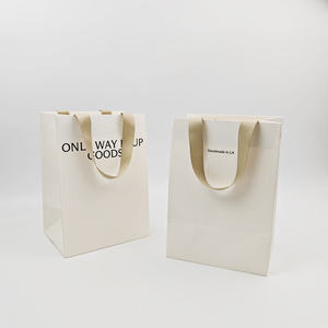 Bolsas de Regalo de Cartón con Logotipo Estampado en Oro, Impresas a Medida, de Lujo, Blancas, Ecológicas, Hechas con Materiales Reciclados, con Asa de Mano - Product Image 1