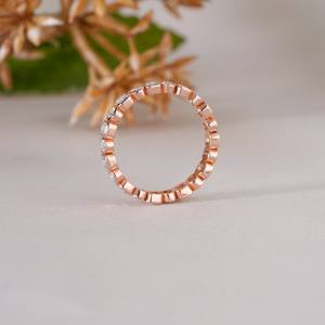 Bague éternité en or rose et diamants, bijoux élégants pour femmes, design minimaliste, bande de luxe pour fiançailles, mariage, port quotidien, cadeau - Product Image 4