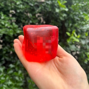 Nouveau jouet anti-stress éducatif Dr Pepper Needoh en forme de cube de glace rouge, texture maltose, jouet sensoriel souple - Product Image 5