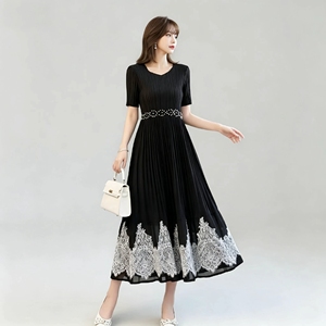 Consegna Rapida, Vendita all'Ingrosso: Abito Plissettato Vintage Nero in Pizzo per Donna, Vestito Estivo Patchwork Ampio a Linea A, Abito Plissettato Stile Miyake - Product Image 1