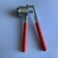 Sertisseuse manuelle pour le sertissage des bouchons de flacons en verre