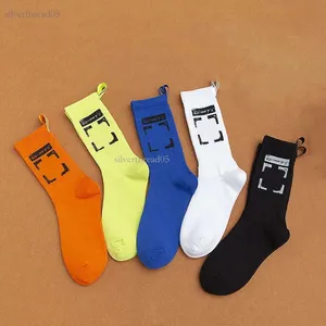 ถุงเท้าผู้ชายสีขาวนวลสไตล์สตรีทฮิปฮอปพิมพ์ลายตัวอักษรทันสมัยสีพื้นคลาสสิกระบายอากาศได้ดีลำลองสำหรับเล่นกีฬา 9d4 - Product Image 1