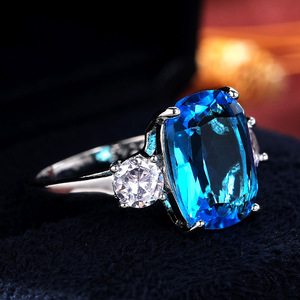 Anello decorativo con zirconi blu oceano brillanti, elegante ornamento per le dita da indossare per matrimoni e per l'uso quotidiano da donna - Product Image 6