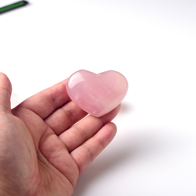 ローズクォーツ　ハート形　クリスタル　贈り物　プレゼント　約6.5cm Amazon.co.jp: ハート型ローズクォーツ 天然石 置物 クリスタル