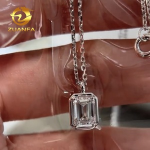 Ciondolo di Lusso in Oro Bianco 18K <span class=keywords><strong>con</strong></span> Diamante Sintetico Taglio <span class=keywords><strong>Smeraldo</strong></span> VVS1 DEF e Catena per Donna - Product Image 1