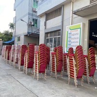 Vente en gros de chaises empilables en alliage d'aluminium pour hôtels, banquets, mariages, expositions, formations