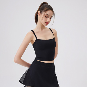 Débardeur de sport pour femme à col carré, dos torsadé découpé, fines bretelles croisées, rembourré, extensible et doux, idéal pour le yoga, le pilates et l'entraînement en salle de sport - Product Image 2