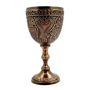 Cáliz de Latón Antiguo con Corazón Grabado a Mano y Motivos Florales, Copa de Latón Ornamental con Tallo y Acabado Envejecido - Product Image 1