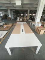 Table de réunion longue moderne pour bureau commercial, modulaire, avec plateau en triamine, pieds en métal, grande table de conférence