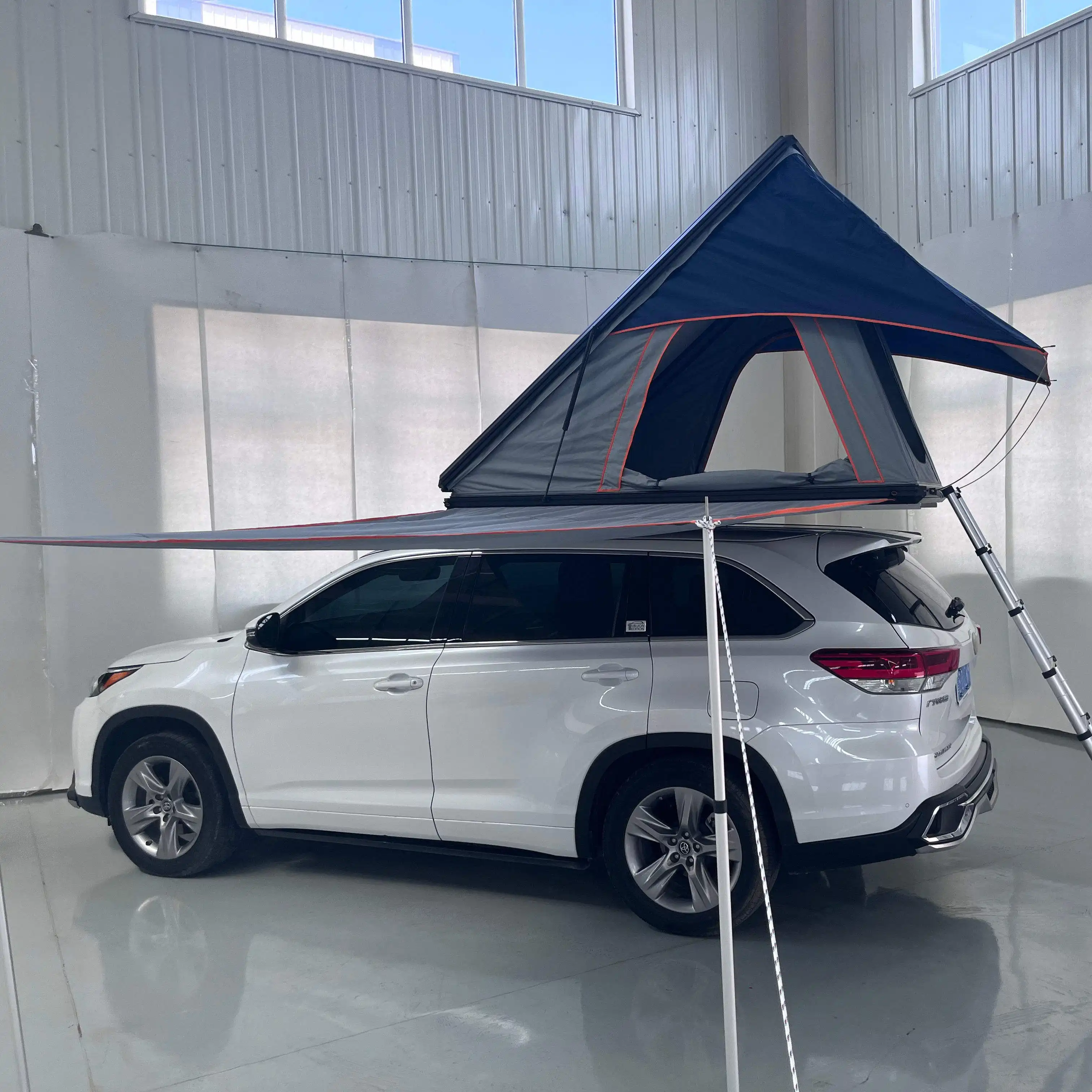 خيمة من الألومنيوم Dachzelt توفر من المصنع خيمة فوق سقف السيارة خيمة خارجية ضد الماء للتخييم ذات هيكل صلب خيمة علوية