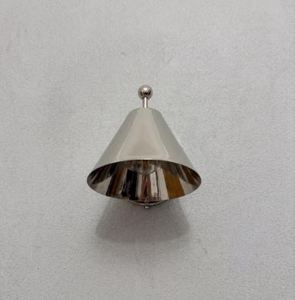Applique murale conique en chrome poli, design riveté style Mid-Century, applique murale moderne en laiton, lampe murale conique argentée, abat-jour en métal gris - Product Image 4