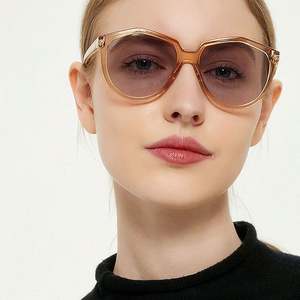 Lunettes de soleil carrées tendance vintage 2022 pour hommes et femmes, montures transparentes beige thé, petites lunettes de soleil polygonales - Product Image 6