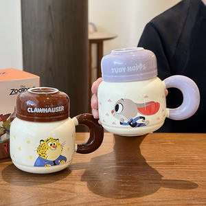 Taza de cerámica Zuo Mu Zootopia con tapa, taza resistente al calor para parejas, regalo de café para oficina, cumpleaños o festivales - Product Image 1