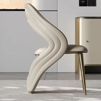 Chaise de salle à manger pour café intérieur, restaurants, cafés, design nordique français, luxe, structure en fer, revêtement en cuir, écologique