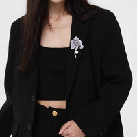 Haut de gamme luxe cuivre bijoux fleur broche femmes perle naturelle Zircon oeillet broche
