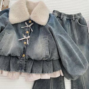 Conjunto de Dos Piezas de Mezclilla con Forro Polar para Niñas, Estilo Nuevo 2025, Conjunto Cálido con Parches para Niñas Pequeñas - Product Image 5