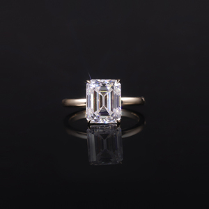 Anillo <span class=keywords><strong>de</strong></span> Oro Minimalista Personalizado AU585 con <span class=keywords><strong>Diamante</strong></span> Moissanita <span class=keywords><strong>de</strong></span> Corte Esmeralda <span class=keywords><strong>de</strong></span> 4 Quilates Certificado por GRA, Oro Puro Sólido <span class=keywords><strong>de</strong></span> <span class=keywords><strong>14</strong></span> Quilates - Product Image 1