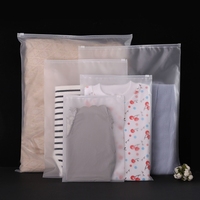 Convient pour le transport de vêtements, de chaussures et de chaussettes, de rangement et d'organisation de voyage, de fermetures à glissière, de trous de ventilation.