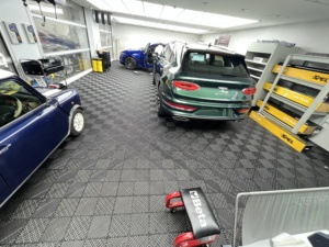 Carreaux de sol de garage à emboîtement PP Modulaire Plastique PVC Tapis de sol ventilé <span class=keywords><strong>Dalle</strong></span> de sol pour magasin de lavage de voiture Entrepôt Showroom - Product Image 3