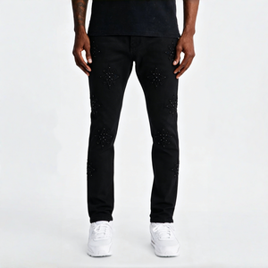 Pantalones vaqueros negros lisos, modernos y urbanos, con corte ajustado y tiro bajo, ideales para atuendos urbanos de estilo punk y hip-hop. - Product Image 1