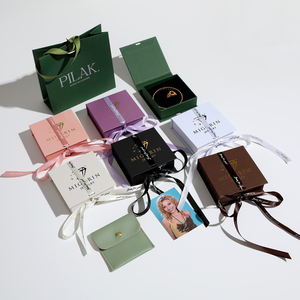 Caja de regalo de papel de gran venta, caja con detalles, joyería con logo personalizado, bolsa de terciopelo rosa, caja con tapa abatible para pendientes y pulseras - Product Image 5